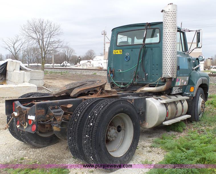 image for item L1344 1992 Ford LA9000 AeroMax 106 semi truck