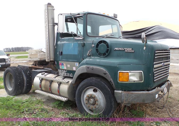 image for item L1344 1992 Ford LA9000 AeroMax 106 semi truck