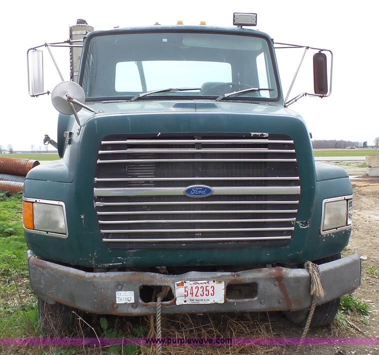 image for item L1344 1992 Ford LA9000 AeroMax 106 semi truck