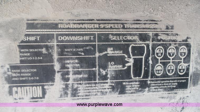 image for item L1344 1992 Ford LA9000 AeroMax 106 semi truck