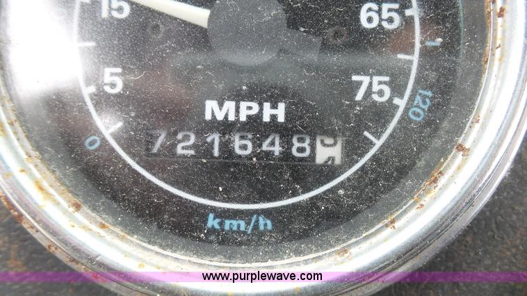 image for item L1344 1992 Ford LA9000 AeroMax 106 semi truck