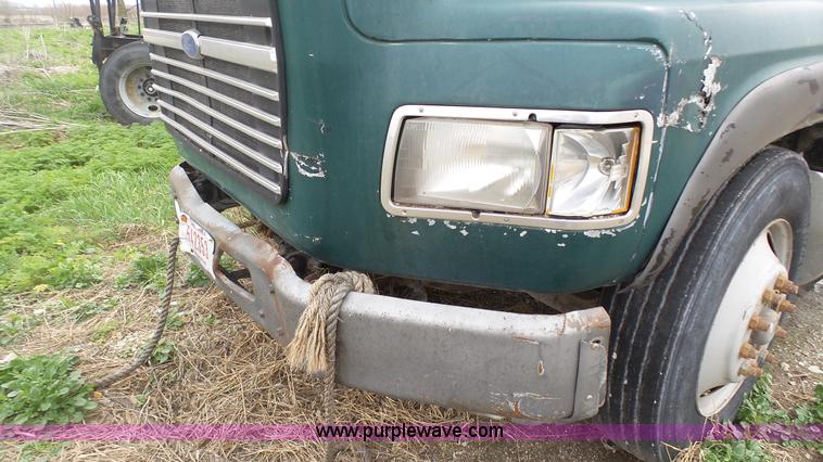 image for item L1344 1992 Ford LA9000 AeroMax 106 semi truck