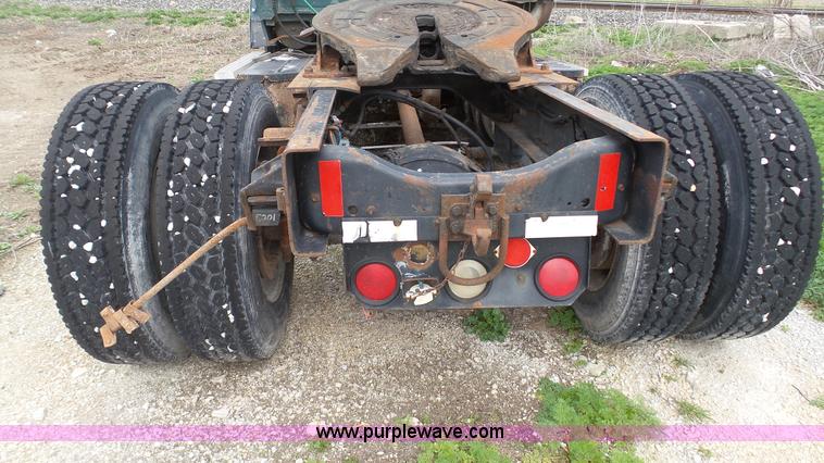 image for item L1344 1992 Ford LA9000 AeroMax 106 semi truck