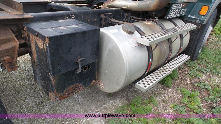 image for item L1344 1992 Ford LA9000 AeroMax 106 semi truck