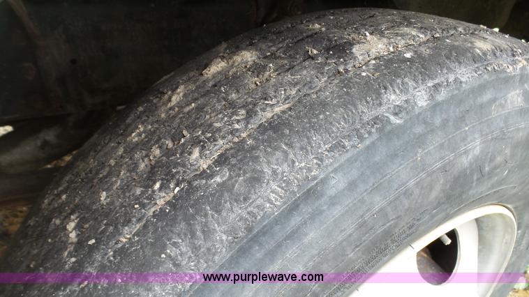 image for item L1344 1992 Ford LA9000 AeroMax 106 semi truck