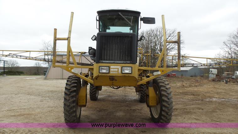 image for item L5478 1997 Ag-Chem RoGator 554 self-propelled sprayer