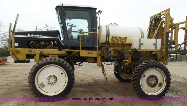image for item L5478 1997 Ag-Chem RoGator 554 self-propelled sprayer