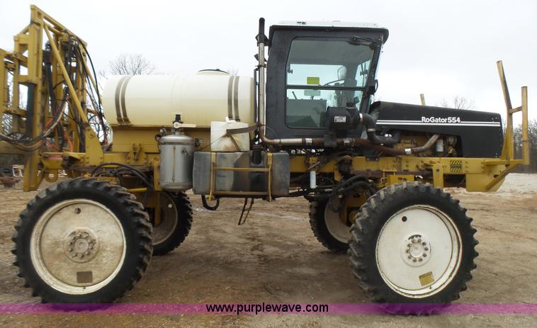 image for item L5478 1997 Ag-Chem RoGator 554 self-propelled sprayer