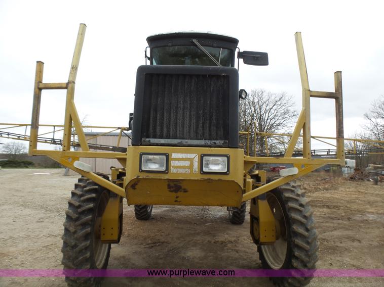 image for item L5478 1997 Ag-Chem RoGator 554 self-propelled sprayer