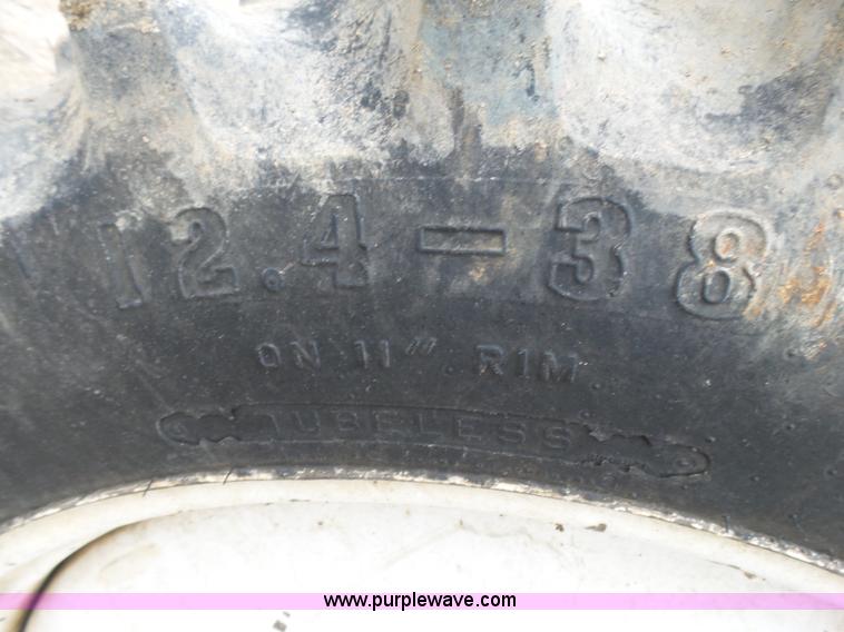 image for item L5478 1997 Ag-Chem RoGator 554 self-propelled sprayer