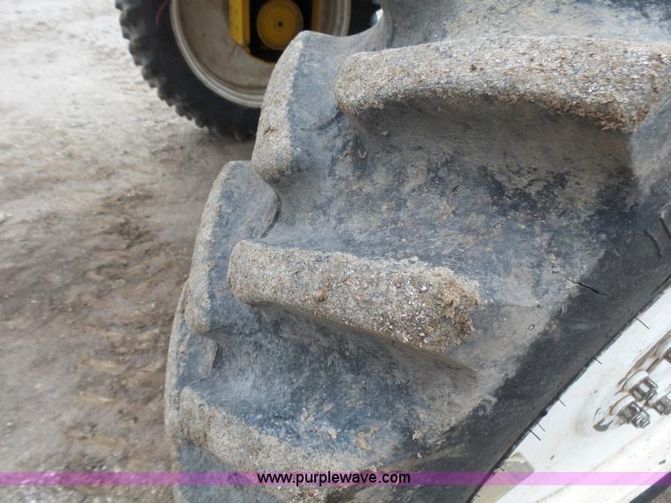 image for item L5478 1997 Ag-Chem RoGator 554 self-propelled sprayer