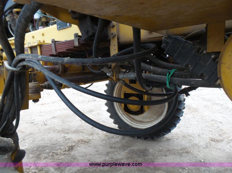 image for item L5478 1997 Ag-Chem RoGator 554 self-propelled sprayer