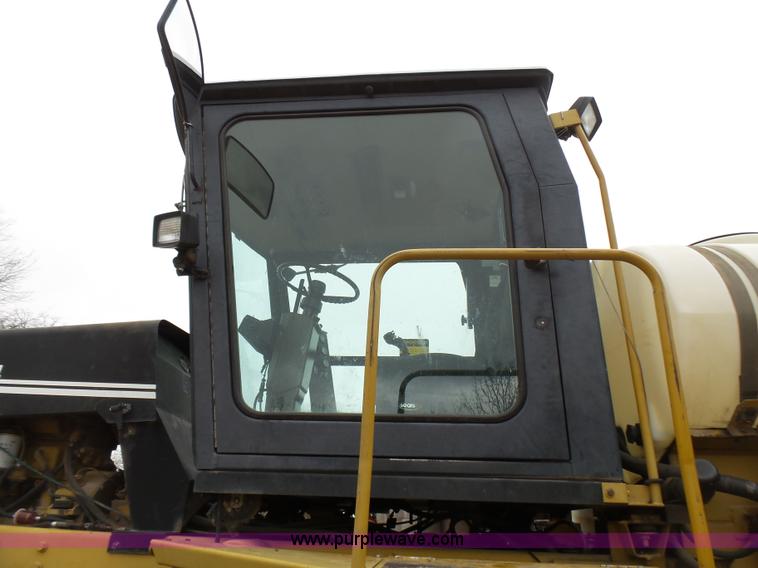 image for item L5478 1997 Ag-Chem RoGator 554 self-propelled sprayer