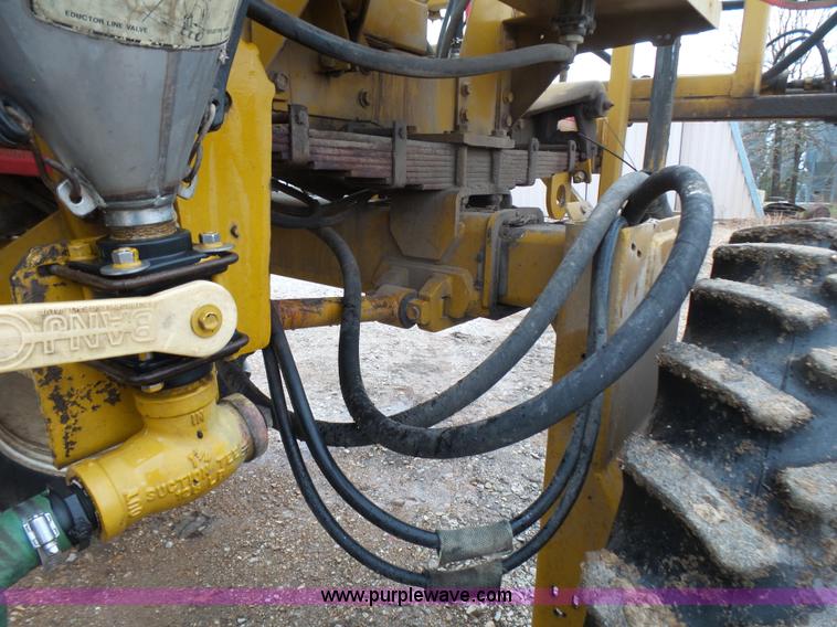 image for item L5478 1997 Ag-Chem RoGator 554 self-propelled sprayer