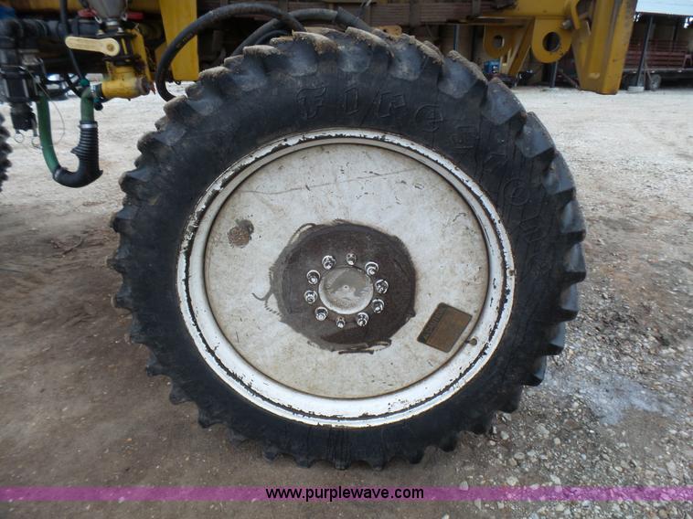 image for item L5478 1997 Ag-Chem RoGator 554 self-propelled sprayer