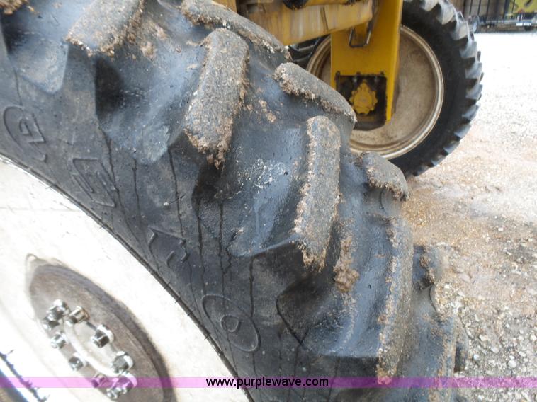 image for item L5478 1997 Ag-Chem RoGator 554 self-propelled sprayer