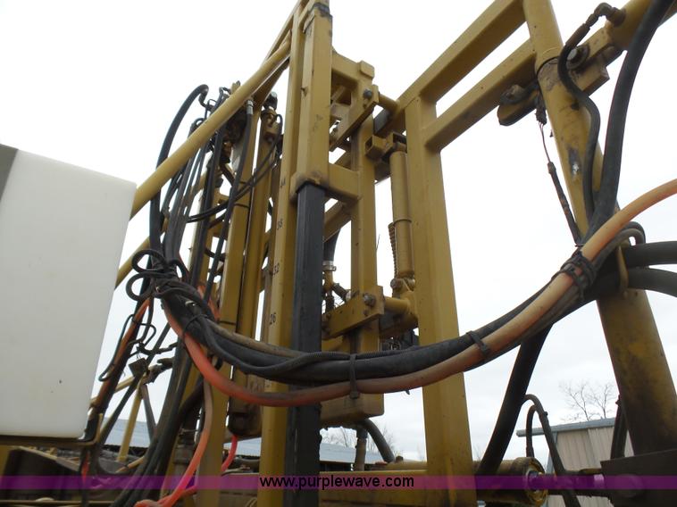 image for item L5478 1997 Ag-Chem RoGator 554 self-propelled sprayer