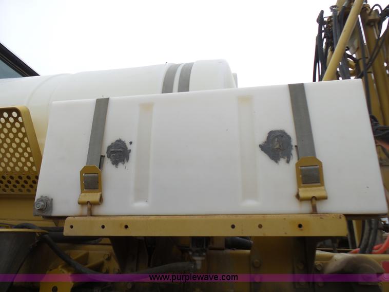 image for item L5478 1997 Ag-Chem RoGator 554 self-propelled sprayer