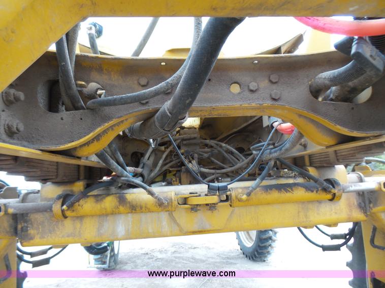 image for item L5478 1997 Ag-Chem RoGator 554 self-propelled sprayer