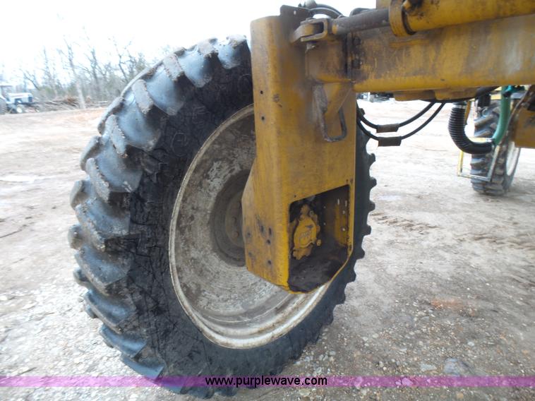 image for item L5478 1997 Ag-Chem RoGator 554 self-propelled sprayer