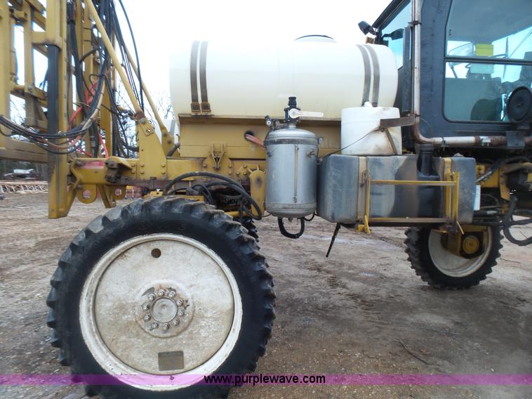 image for item L5478 1997 Ag-Chem RoGator 554 self-propelled sprayer