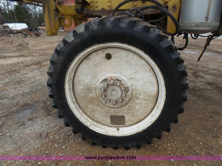 image for item L5478 1997 Ag-Chem RoGator 554 self-propelled sprayer