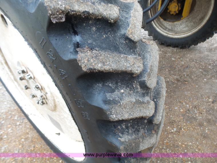 image for item L5478 1997 Ag-Chem RoGator 554 self-propelled sprayer