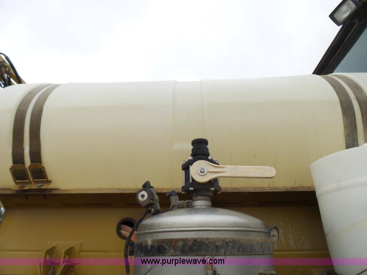 image for item L5478 1997 Ag-Chem RoGator 554 self-propelled sprayer