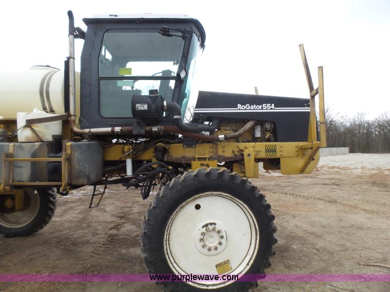 image for item L5478 1997 Ag-Chem RoGator 554 self-propelled sprayer