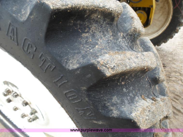 image for item L5478 1997 Ag-Chem RoGator 554 self-propelled sprayer