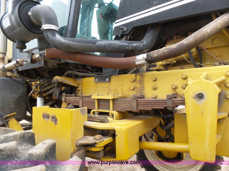 image for item L5478 1997 Ag-Chem RoGator 554 self-propelled sprayer