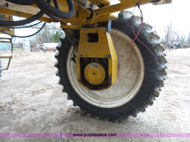 image for item L5478 1997 Ag-Chem RoGator 554 self-propelled sprayer