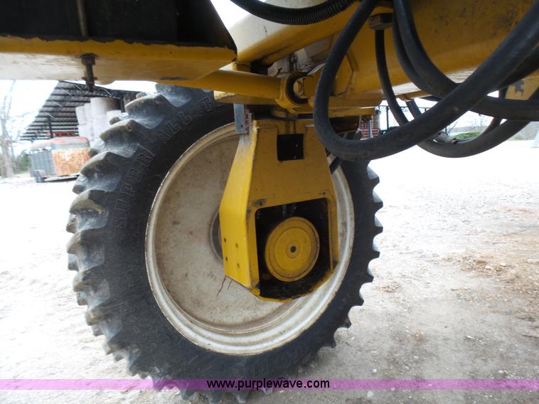 image for item L5478 1997 Ag-Chem RoGator 554 self-propelled sprayer