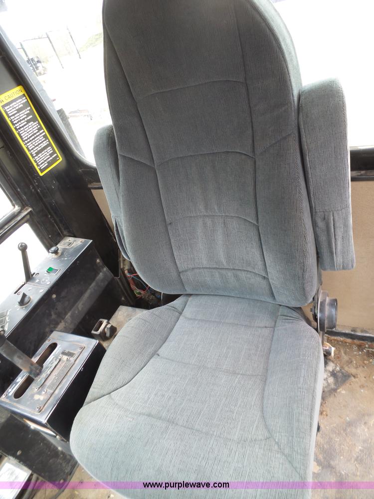 image for item L5478 1997 Ag-Chem RoGator 554 self-propelled sprayer