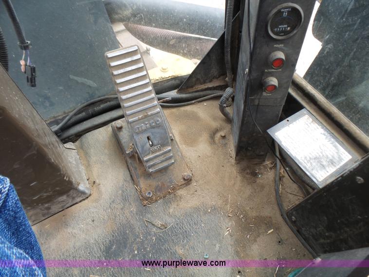 image for item L5478 1997 Ag-Chem RoGator 554 self-propelled sprayer