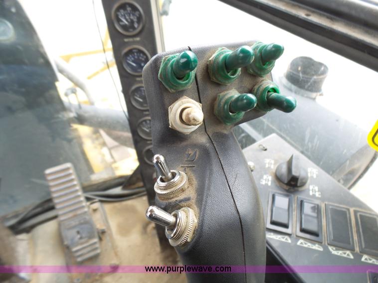 image for item L5478 1997 Ag-Chem RoGator 554 self-propelled sprayer