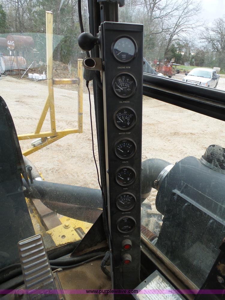 image for item L5478 1997 Ag-Chem RoGator 554 self-propelled sprayer