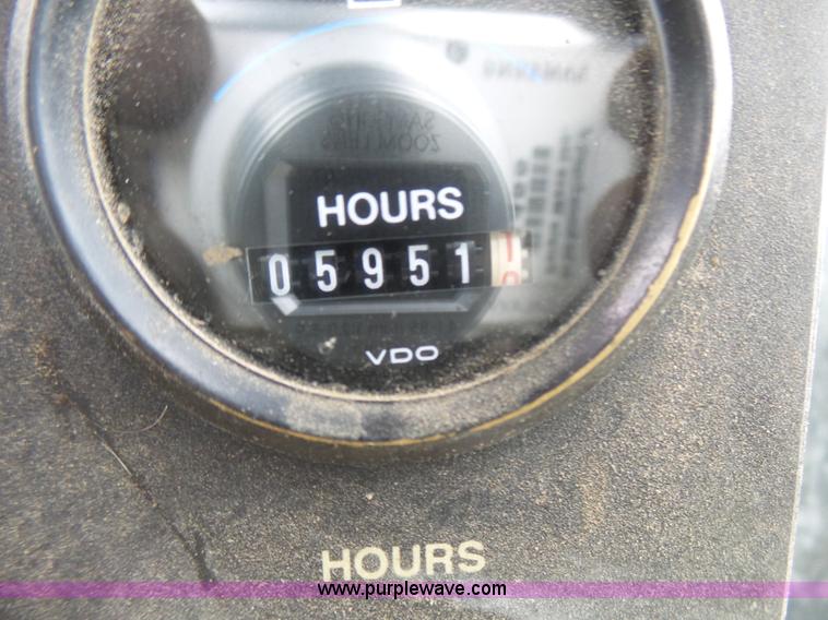 image for item L5478 1997 Ag-Chem RoGator 554 self-propelled sprayer