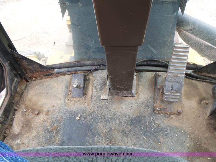 image for item L5478 1997 Ag-Chem RoGator 554 self-propelled sprayer