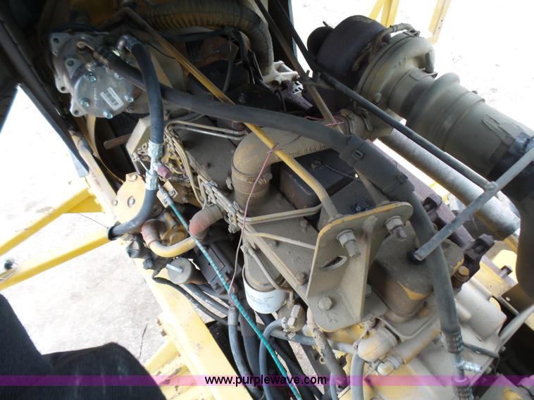 image for item L5478 1997 Ag-Chem RoGator 554 self-propelled sprayer