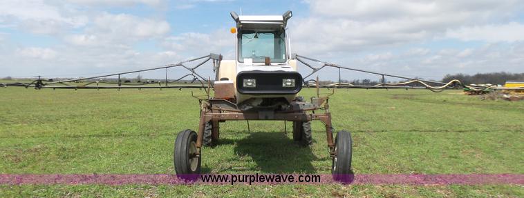 image for item L5482 SpraCoupe 220 self-propelled sprayer