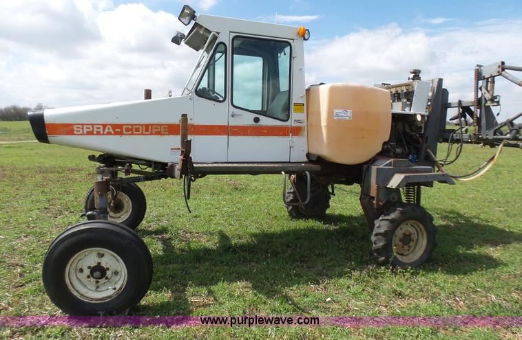image for item L5482 SpraCoupe 220 self-propelled sprayer