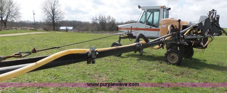 image for item L5482 SpraCoupe 220 self-propelled sprayer