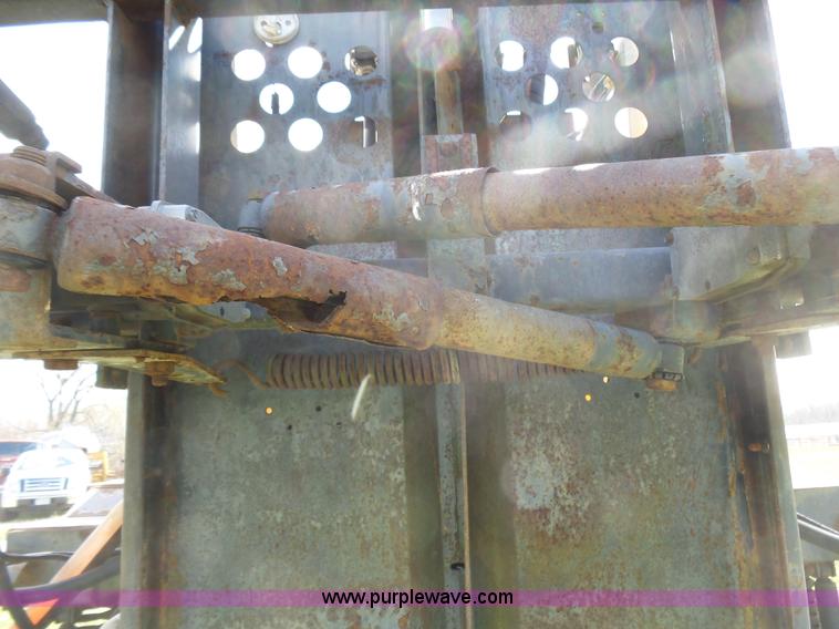 image for item L5482 SpraCoupe 220 self-propelled sprayer