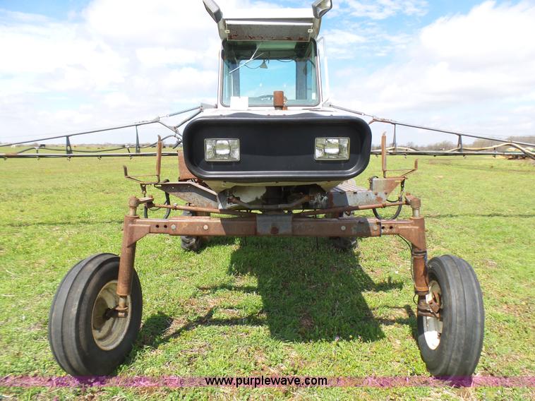 image for item L5482 SpraCoupe 220 self-propelled sprayer