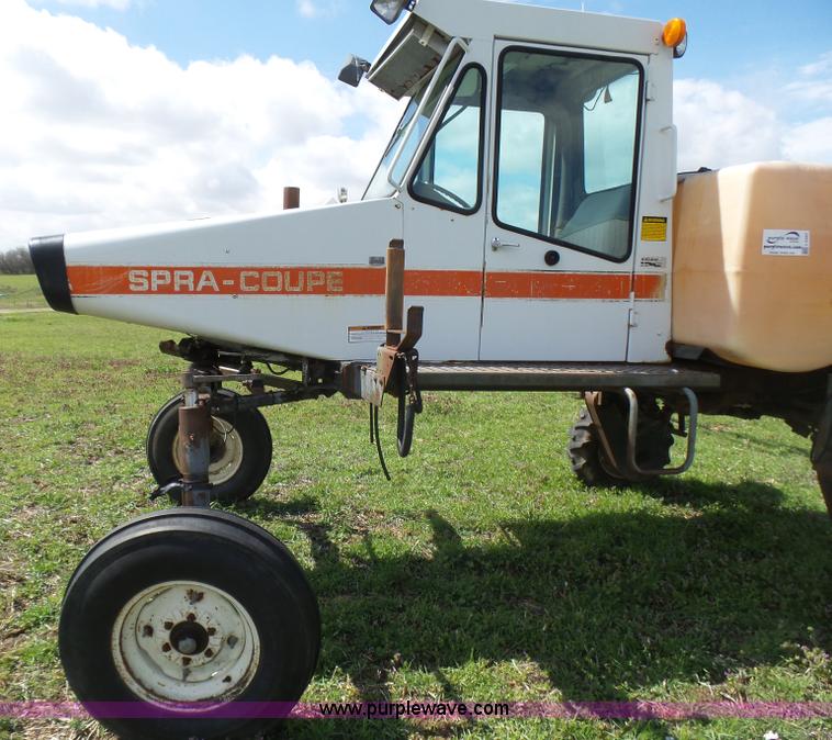 image for item L5482 SpraCoupe 220 self-propelled sprayer