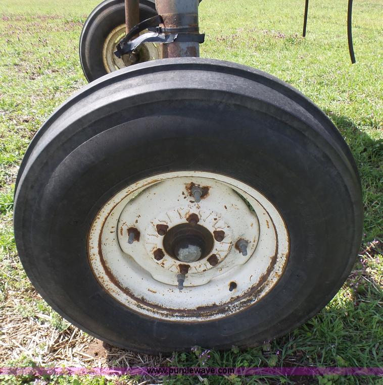 image for item L5482 SpraCoupe 220 self-propelled sprayer