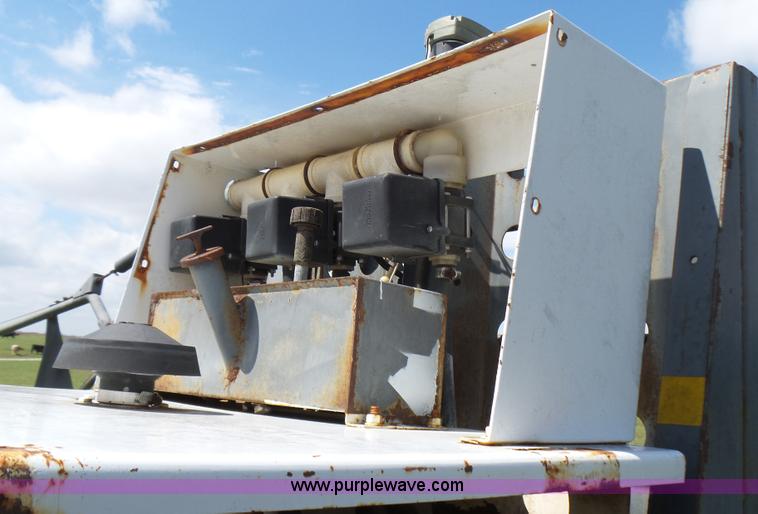 image for item L5482 SpraCoupe 220 self-propelled sprayer