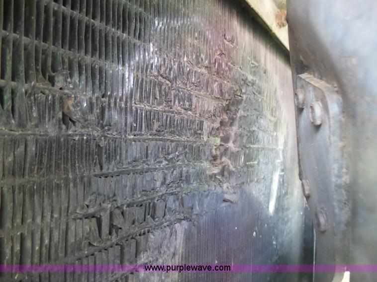 image for item L5482 SpraCoupe 220 self-propelled sprayer