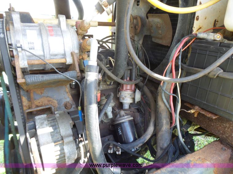 image for item L5482 SpraCoupe 220 self-propelled sprayer